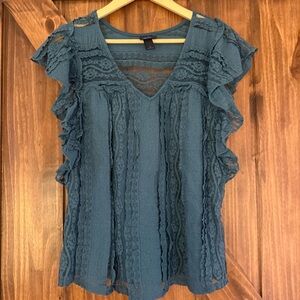 Daytrip Elegant Blue Lace Ruffle Top Small